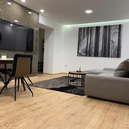 Black Apartment By Alex Rafael Záhřeb Exteriér fotografie